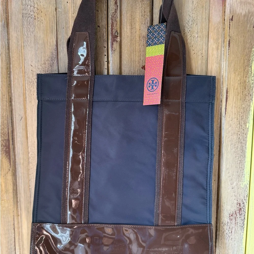 Tory Burch-  North South Tory tote navy and brown patent bag - Picture 2 of 5